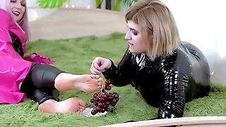 FetishAurae caressing bonny feet of Arya Grander